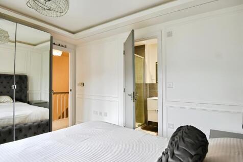 Master Bedroom &amp; En-suite