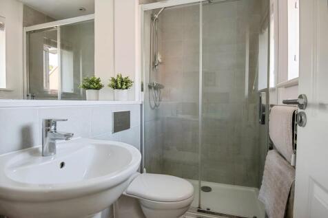 En-suite to Master