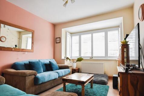 Lounge and Bay