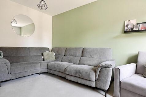 Lounge/ Downstairs Bedroom