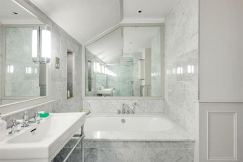 Burwalls, Bridge Road EnSuite.jpg
