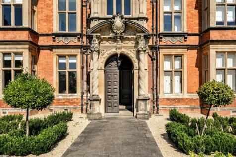 Burwalls, Bridge Road Entrance.jpg