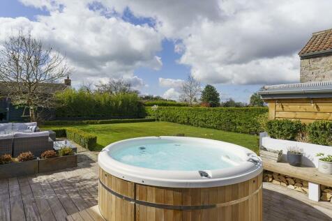 The Old Barn Camp Road Hot Tub.jpg