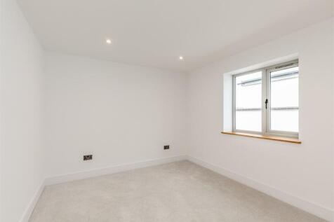 Ashgrove Ave, Abbotts Leigh Bed 1.jpg