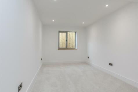Ashgrove Ave, Abbotts Leigh Bed 3.jpg