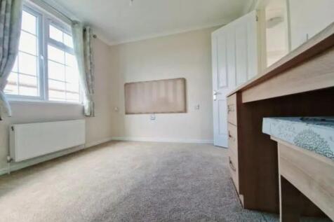 Bedroom b.jpg