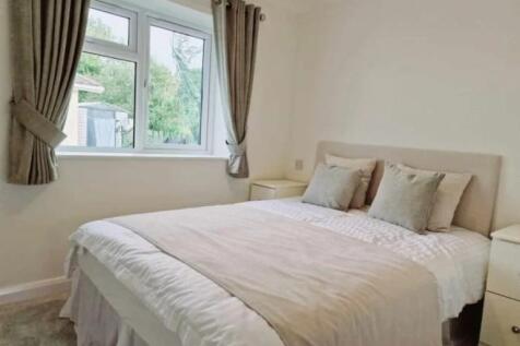 Bedroom 1.jpg