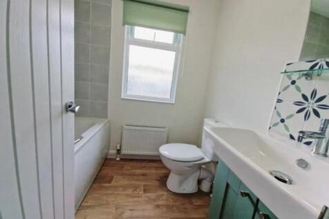 Family Bathroom.jpg