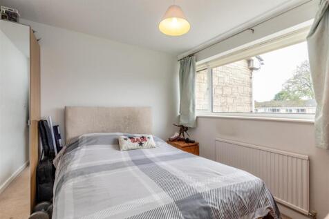 Lawrence Grove, Henleaze Bed 2.jpg