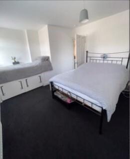 Bed 1.jpg