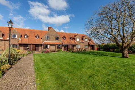 Courville Close, Alveston Front 3.jpg