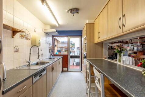 Green Dell Close, Henbury Kitchen.jpg