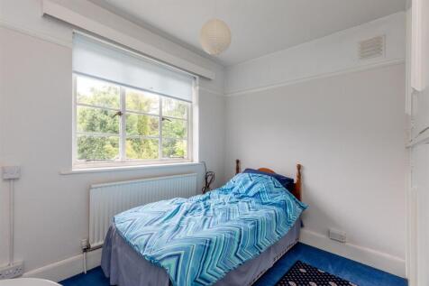 The Dell, Westbury on Trym Bed 3.jpg