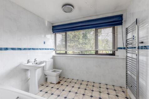 Langfield Close, Henbury Bathroom.jpg