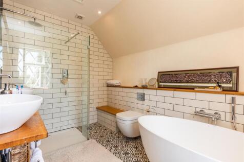 The Lodge, Knole Park Almondsbury Bathroom.jpg