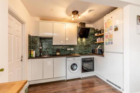 Sandling Avenue, Horfield Kitchen 2.jpg