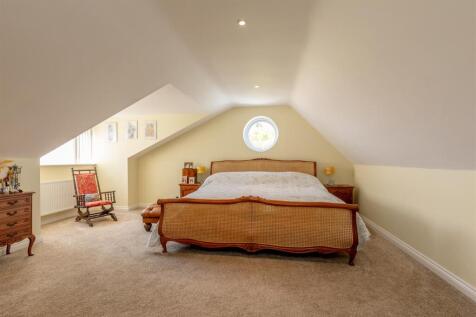 Lyndale, OVer Lane Bed 2.jpg