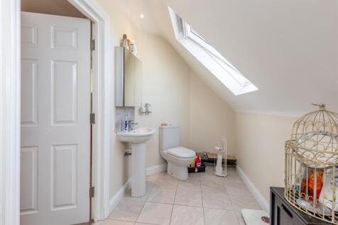 Lyndale, Over Lane Bathroom b.jpg