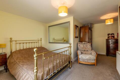 Lyndale, OVer Lane Bed 1b.jpg