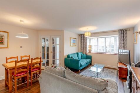 Parkers Close, Brentry Dining Living.jpg