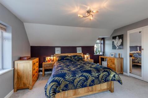 The Cottage, Over Lane Bed 1b.jpg