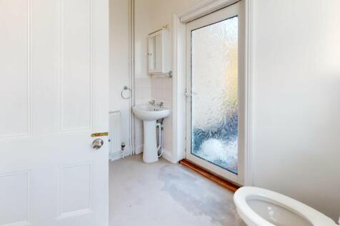 2-Park-Lane-Bathroom