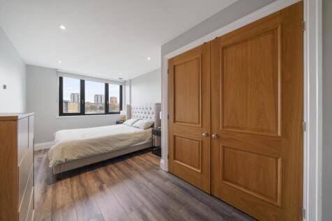 Primary Bedroom (2)