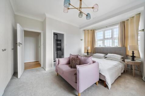 Primary Bedroom (2)