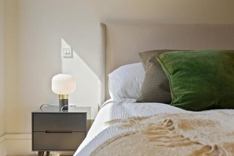 Primary Bedroom (2)