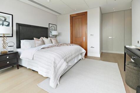 Primary Bedroom (2)