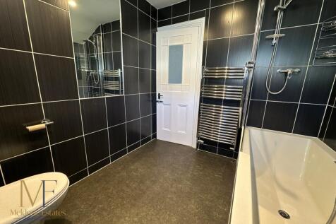 Bathroom-2.JPG