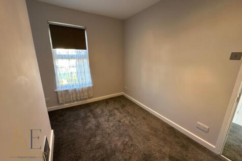 bedroom 2-2.JPG