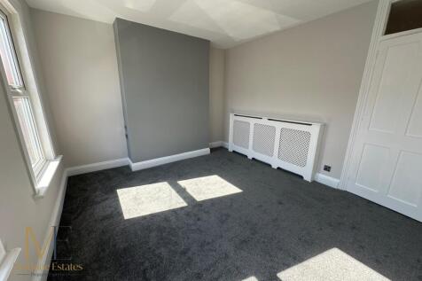 bedroom 1.JPG