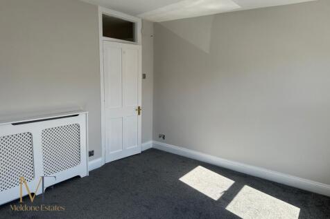 Bedroom 1 -3.JPG