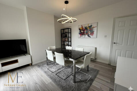Staged dining room.jpeg