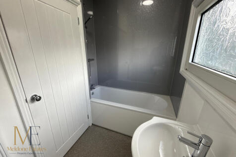 Bathroom_2.jpeg