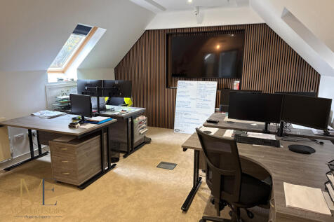 Upper floor office_4.JPG