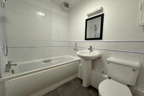 Bathroom 1.jpeg