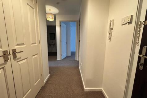 Hallway 1.jpeg