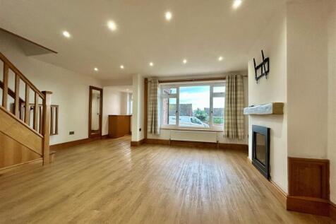 Sitting room photo 2.jpg