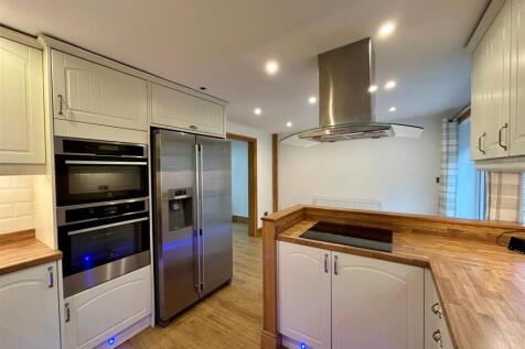 Kitchen 1.jpg