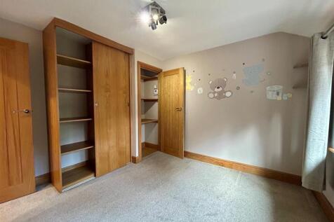 Bedroom 2 photo 2.jpg