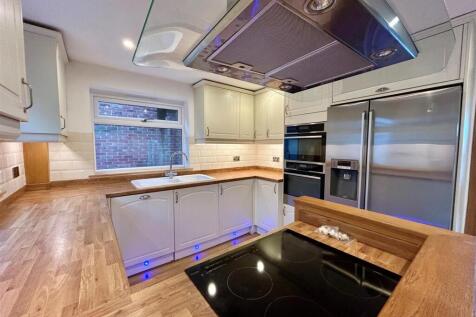 Kitchen 2.jpg