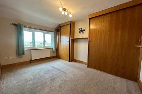 Bedroom 1.jpg