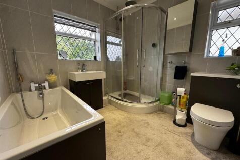 Family Bathroom.jpeg