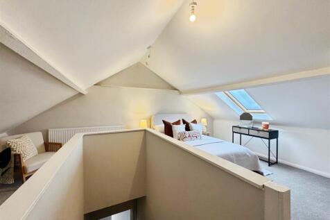 b4ff1059--46B2-990F-BC582AA8C7BA-14648-00000AA910F