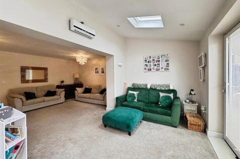 4e1de66b--4063-B984-F5ECC02010F5-39662-0000193BA4A