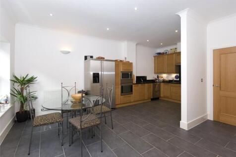 Kitchen/Dining Area