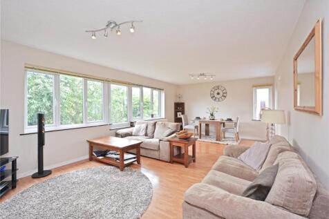 Living/Dining Area