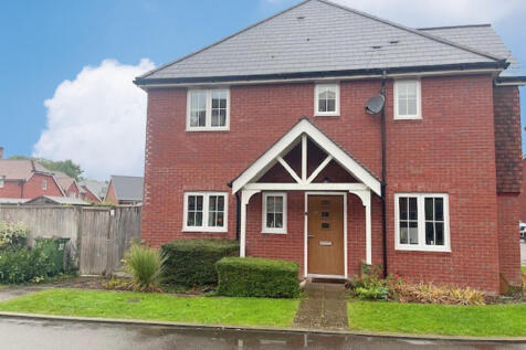32 Woodcroft fron...